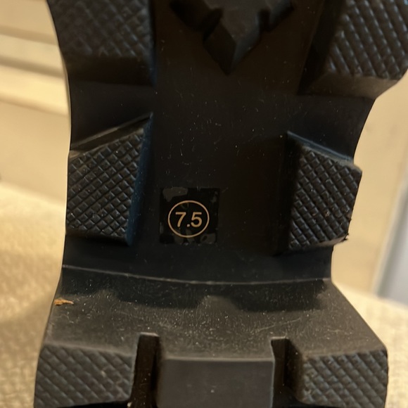 Steve Madden Chelsea Boots 7.5 - Picture 4 of 7